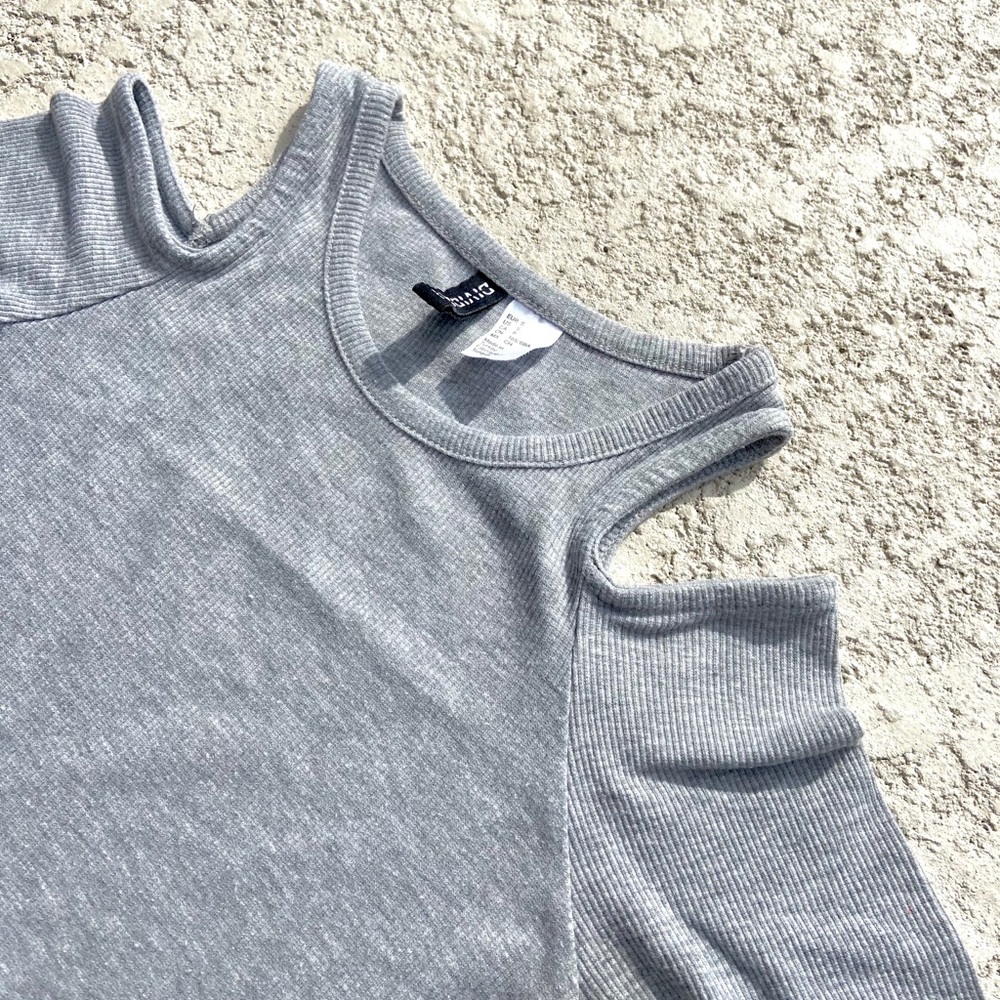 HOST PICK 🎉 H&M Divided Ribbed Open Shoulder Top - Picture 6 of 7